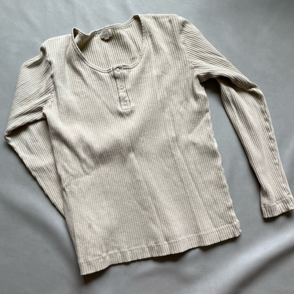 Beigy ribbed top with snaps. Great for layering.